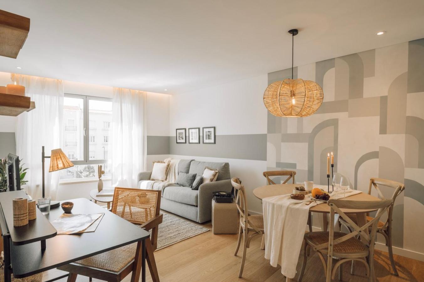 Trocchia - 1 Bedroom And Parking In Alvalade Lejlighed *
